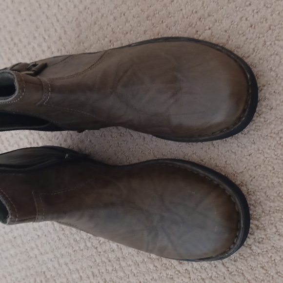 Clarks Woman Bendables Olive leather Ankle Boots with inside zip. SIZE 9 - Picture 8 of 10